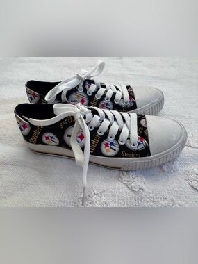 FOCO Women’s Pittsburgh Steelers sneaker SZ 7